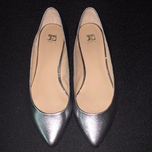 Women’s silver flats